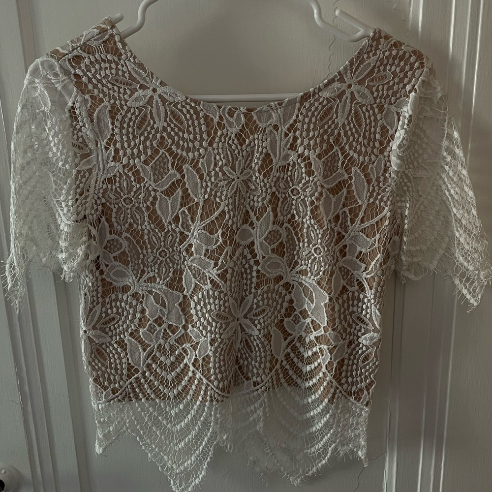 White lacy Express crop shirt, size XS